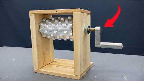 A brilliant idea from the carpenter. An essential tool for millions of families.