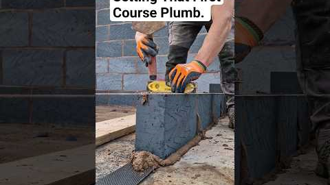 Level across the top of your block to make your wall go up straight #bricklayer #work #tips