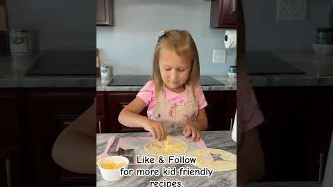 Cheese quesadilla for kids. #recipeoftheday #quesadilla #kidscookingvideo