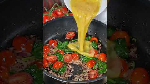 Easy Spinach & Tomato Omelette #breakfast #breakfastrecipes #food #eggrecipes #homemadefood #shorts